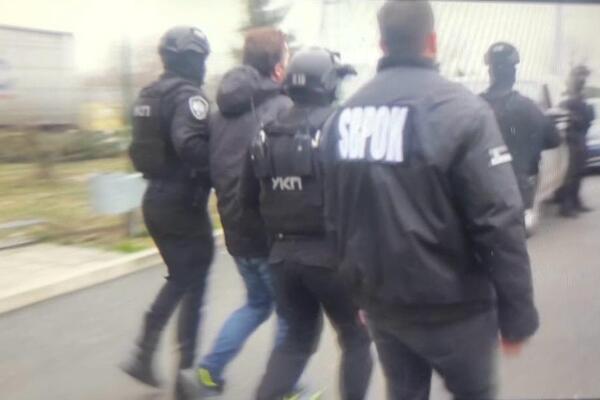 Objavljeni detalji izručenja Zvicerovog kuma! Ponovo uhapšen dok je čekao da se razduži