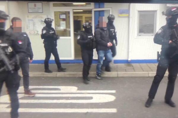 Kum Radoja Zvicera izručen Srbiji! Opkolilo ga obezbeđenje, on označen kao GLAVNA KARIKA...