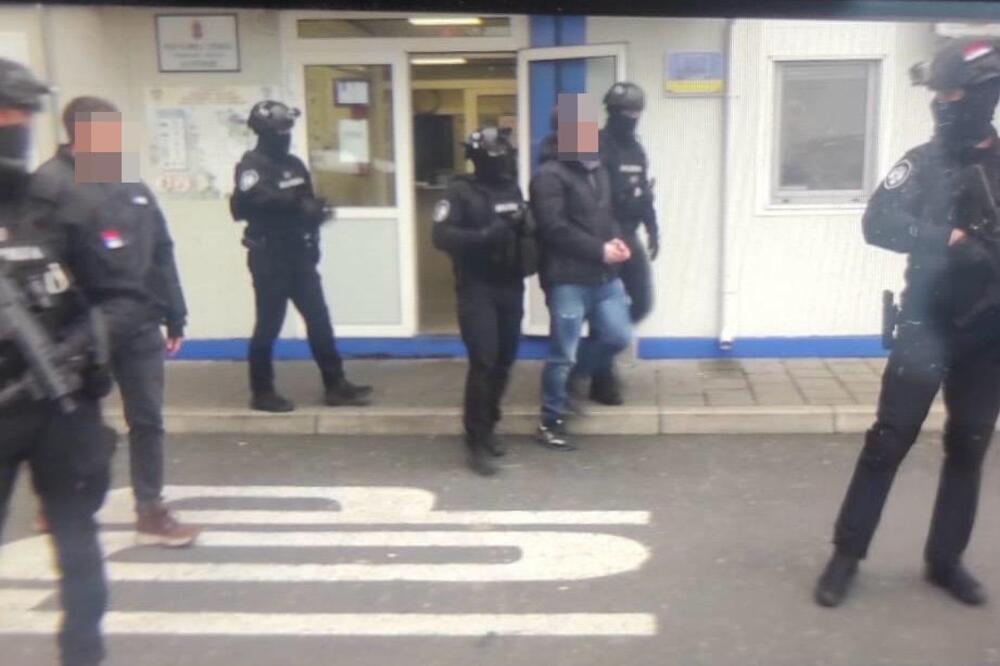 Kum Radoja Zvicera izručen Srbiji! Opkolilo ga obezbeđenje, on označen kao GLAVNA KARIKA...