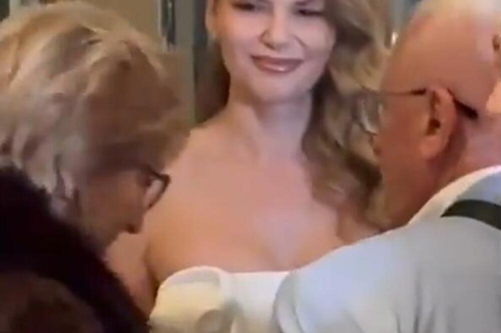 KAD MAJKA ZASENI SINA! Erina snaja zvezda večeri - stajling na ivici infarkta