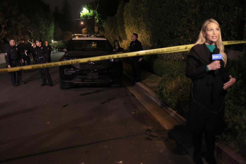 SUMNJA SE DA JE SIN IZMASAKRIRAO MAJKU I OCA, SLAVNOG GLUMCA I REDITELJA! Policija zatekla HOROR na mestu zločina