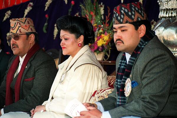 KAD JE SAZNAO DA MU RODITELJI NEĆE DOZVOLITI DA OŽENI ONU KOJU VOLI, SVE IH JE POBIO! U komi postao KRALJ, ali...