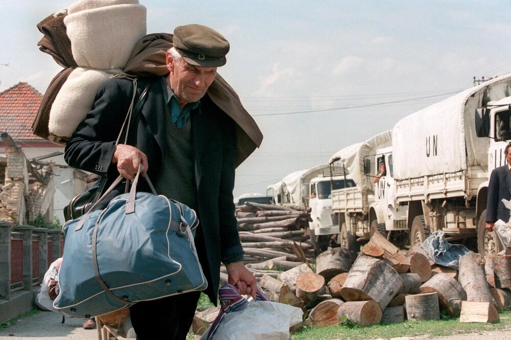 Snimak iz 1995. vraća u prve sate &bdquo;Oluje&ldquo;: Dok su granate padale na Knin, uživo u program stigle najcrnje vesti