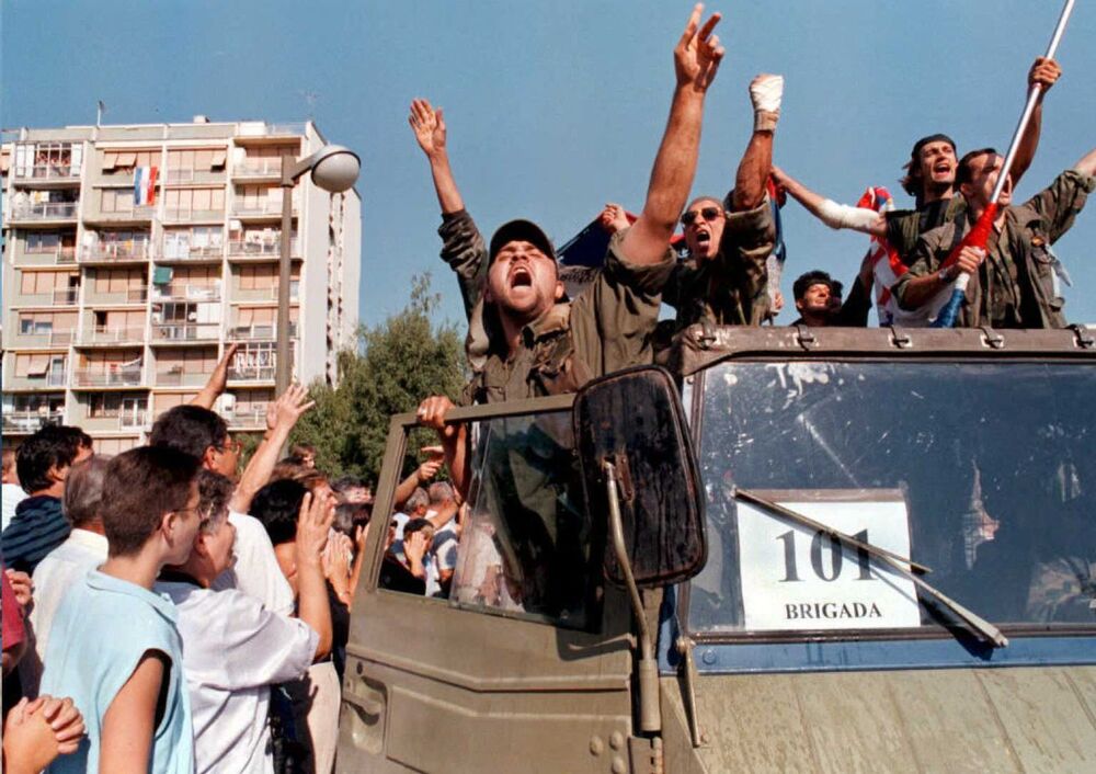 Dok su Hrvati slavili, Srbi su u kolonama odlazili sa svojih ognjišta sa kesom stvari