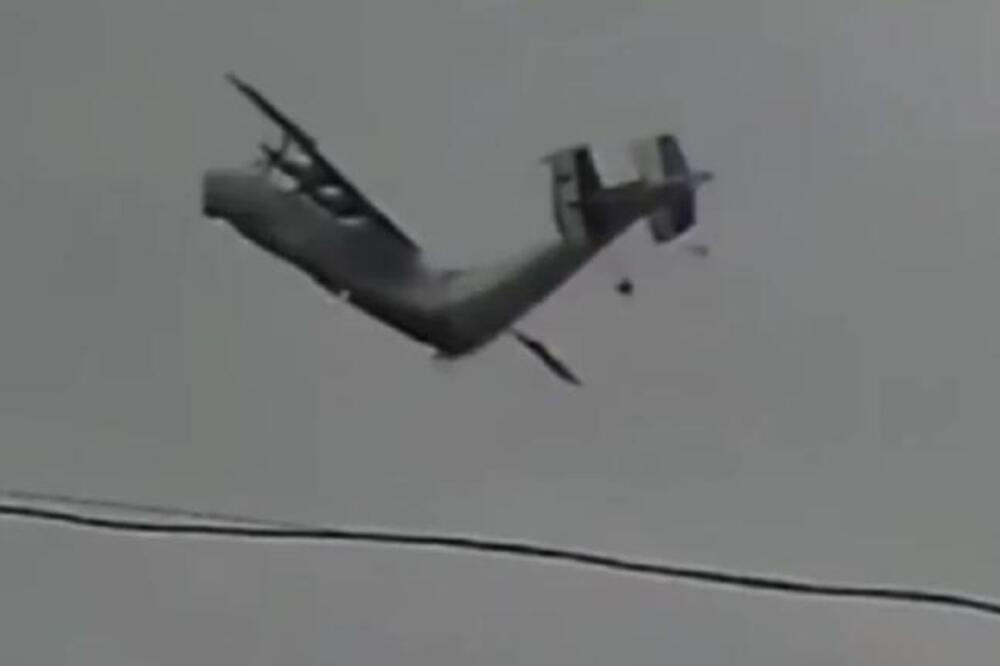 Ovo je trenutak kad se ponos ruske avijacije survao u jezero! Raspao se u vazduhu, poginuli svi članovi posade!