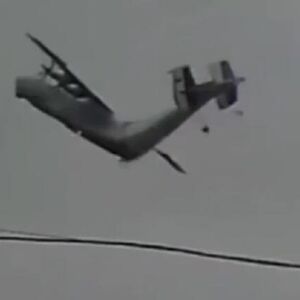 Ovo je trenutak kad se ponos ruske avijacije survao u jezero! Raspao se u vazduhu, poginuli svi članovi posade!