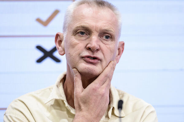 "Istina je da smo u kontaktu sa Kameronom Pejnom i sa nekim drugima, ali..."