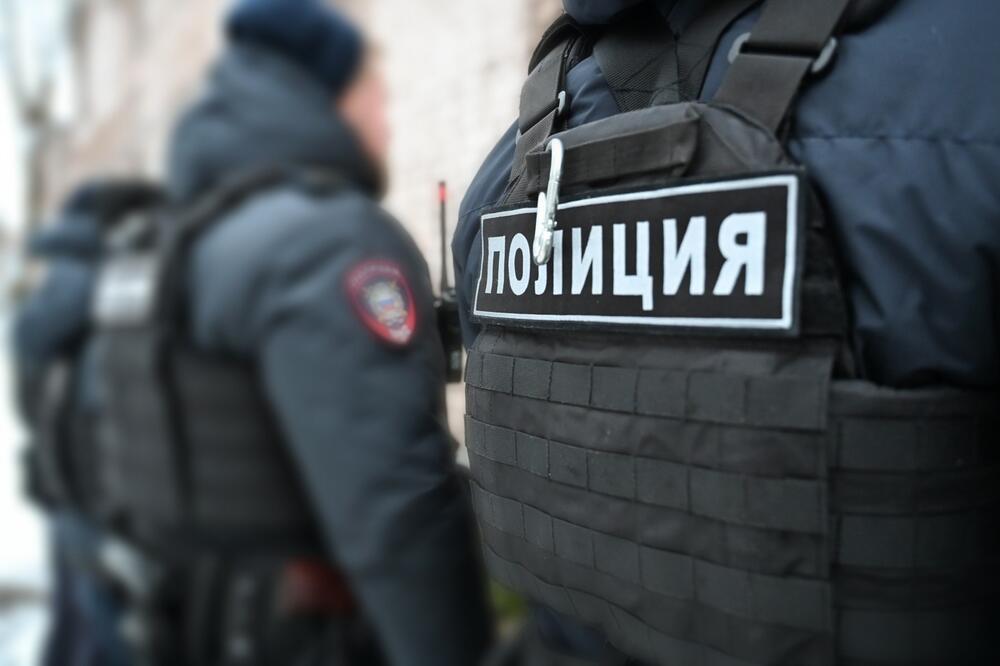 Tinejdžer napao čuvara i učenika u školi, dete (10) podleglo povredama! Prvo izbo radnika obezbeđenja, a onda...