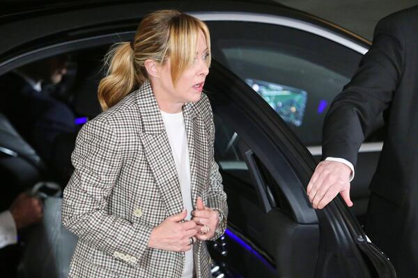 Ona 1.63 metara, a on...ĐORĐA OSTALA U ŠOKU KAD GA JE VIDELA, ZA OVO JE NIKO NIJE PRIPREMIO - njen izraz SVE GOVORI