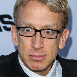 KOMIČAR IPAK ZAVRŠIO NA ODVIKAVANJU! Odbijao pomoć za lečenje, pa pronađen predoziran bez svesti na ulici