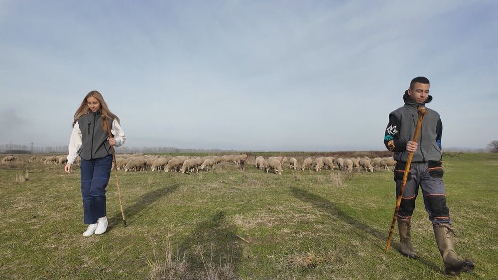 Željana (16) i Teodor (18) ustaju ranom zorom kako bi sve postigli