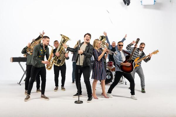 &bdquo;Ljubav je ponovo u modi&ldquo; &ndash; nova muzička saradnja Orkestra Danijela, Vivo benda i Stefana Tomića