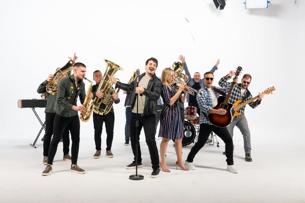 &bdquo;Ljubav je ponovo u modi&ldquo; &ndash; nova muzička saradnja Orkestra Danijela, Vivo benda i Stefana Tomića