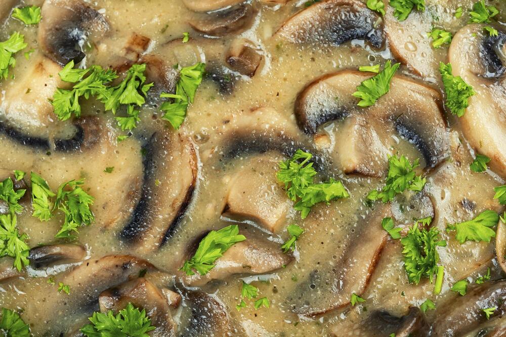 Za ljubitelje pečuraka ovo predjelo biće pun pogodak: Sprema se za manje od pola sata, a ovo mu daje poseban šmek