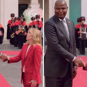 POGLEDAJTE KAKO SE ĐORĐA MELONI SMEJE PREDSEDNIKU MOZAMBIKA U FACU: Čim ga je videla, odmerila ga je i to masno!