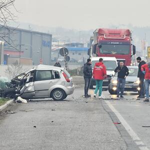Prizor je bio stravičan: Težak udes automobila i kamiona kod Gornjeg Milanovca, sumnja se da ima poginulih! (FOTO)