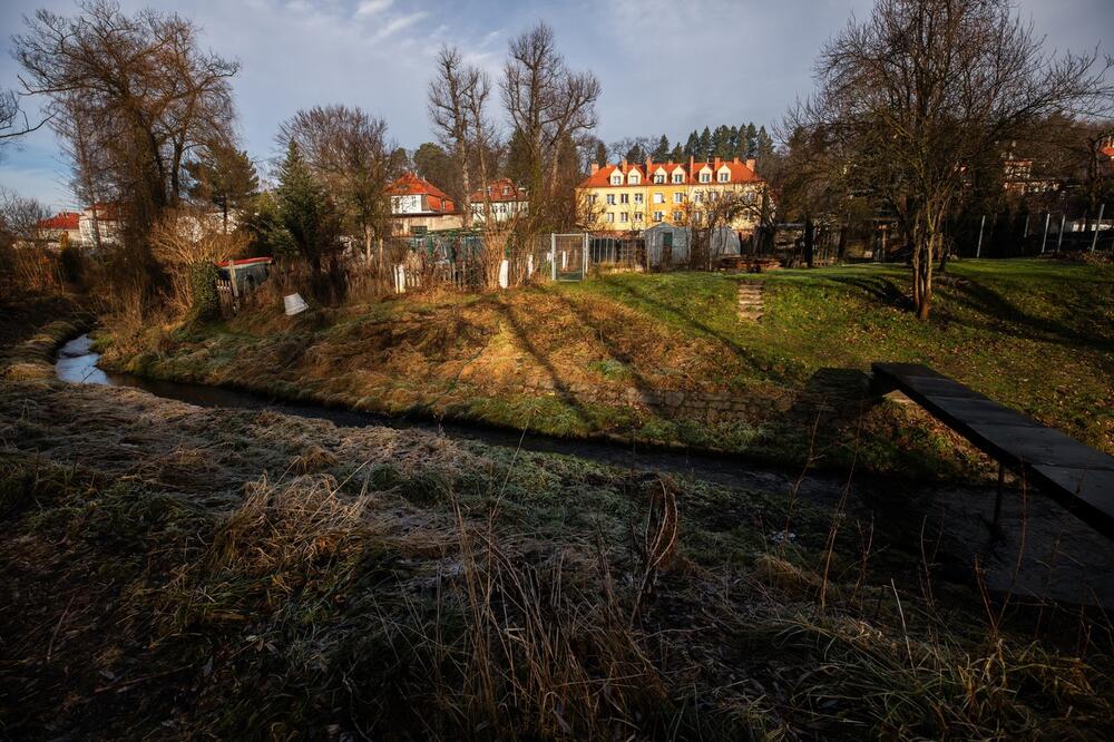 Beživotno telo devojčice (11) pronađeno pored škole, za brutalno ubistvo osumnjičena njena ŠKOLSKA DRUGARICA!
