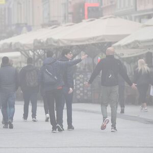 SUNCE PROVIRUJE U BEOGRADU, ALI NAS UVEČE ČEKA KIŠA: Nakon maglovitog jutra, slede neverovatni VREMENSKI OBRTI!