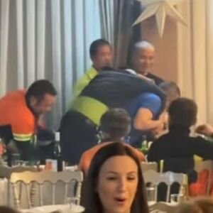 KINEZ SE MALO ZANEO SA RAKIJOM, PA GA IZNELI KAO BADNJAK: Internet eksplodirao zbog snimka sa srpskog veselja!