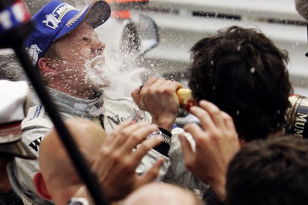 LEDENA FACA, A SVE IH JE NA FINJAKA PREVESLAO: Hit momenti Kimi Raikonena, došao mrtav pijan, pričao na RUSKOM...