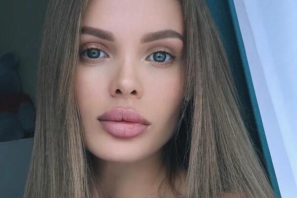 LEPA ANŽELIKA SE HVALILA DA LUKSUZNO ŽIVI, PA DOBILA PESNICE U GLAVU: Morala OVO da radi dečku da bi živela kao CAR