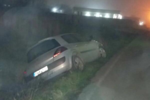 MAGLA PRAVI HAOS NA PUTEVIMA ŠIROM SRBIJE: Automobil u Šapcu završio u kanalu, slika govori sve (FOTO)