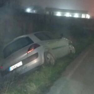 MAGLA PRAVI HAOS NA PUTEVIMA ŠIROM SRBIJE: Automobil u Šapcu završio u kanalu, slika govori sve (FOTO)