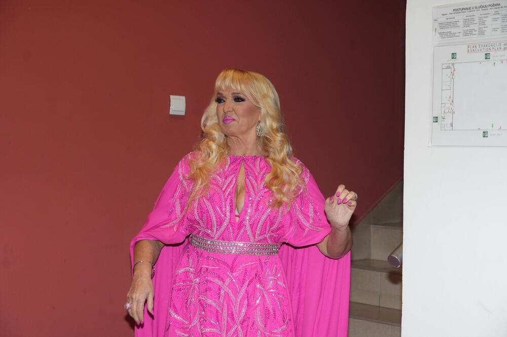 Kolegama pozajmljivala pare, a sad otkrila da li su joj vraćali: Prava je bogatašica, a na jedno i ne pomišlja