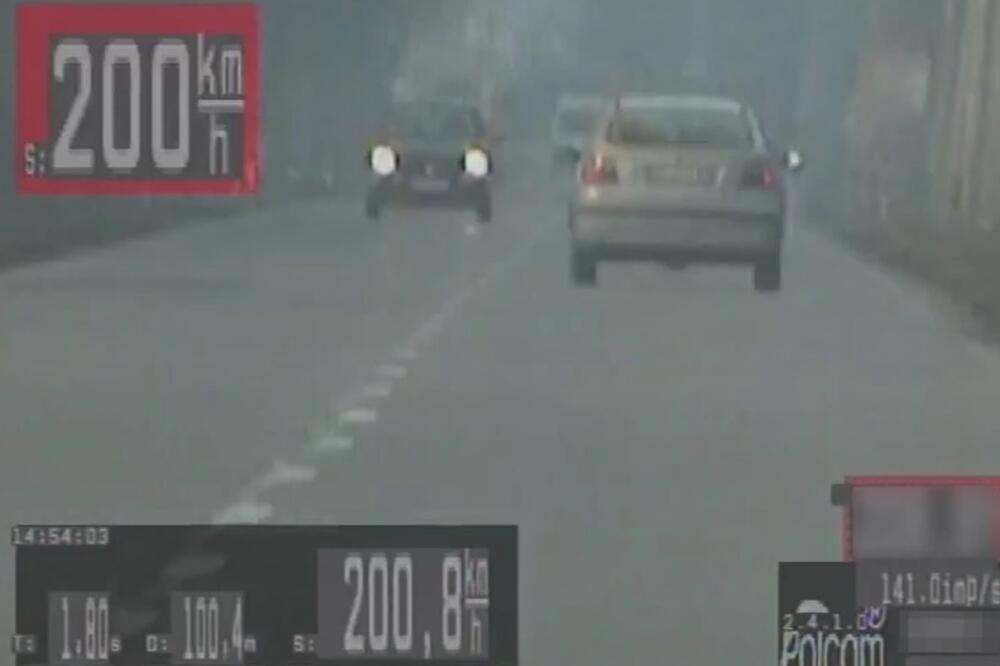 Tinejdžer divljao kod Subotice: Vozio 200 na sat sa probnom dozvolom, policija ga odmah zaustavila!