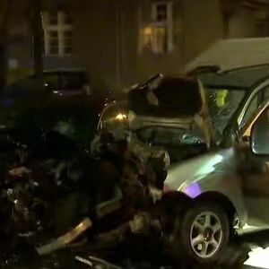 OD VOZILA NIŠTA NIJE OSTALO, ZGUŽVANA SU KAO LIMENKE: Strašan udes u Beogradu: Ima povređenih, jeziv prizor! (FOTO)