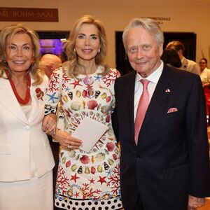 Bogati naslednik ostavio DEMENTNU SUPRUGU, pa oženio 20 godina mlađu SERIJSKU NEVESTU PRINČEVA! Poznata je po...