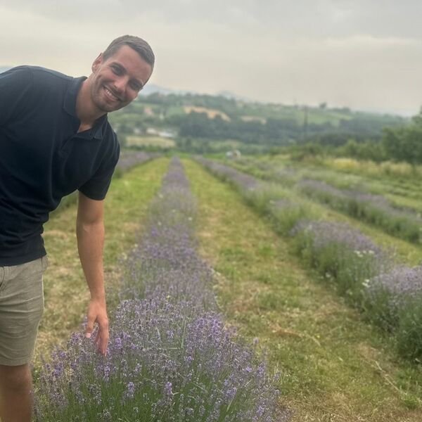 Bojan umesto šljiva i kajsija odlučio da gaji ovu biljku: Od nje pravi nesvakidašnji liker