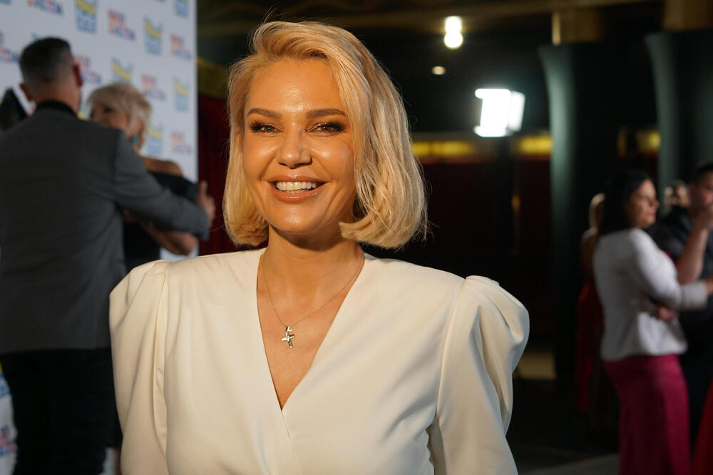 Ljudi se krste kada vide u kakvoj lepoti živi Lena Kovačević? Ovakav luksuz videli smo samo na filmu, pravi raj