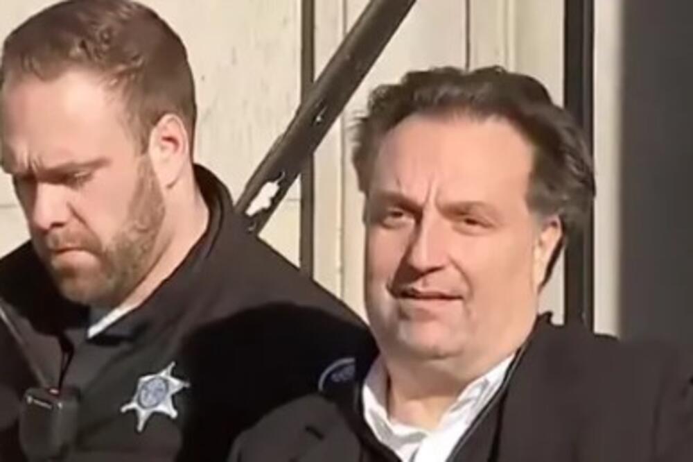 NAJNOVIJI SNIMAK BRAJAN VOLŠA NAKON PRESUDE: Jedva stoji, samo što ne zaplače, vode ga pravo u zatvor! (VIDEO)