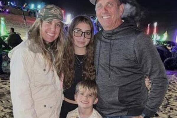 TRAGEDIJA U PADU AVIONA U SEVERNOJ KAROLINI: Poginuo čuveni vozač sa celom porodicom!