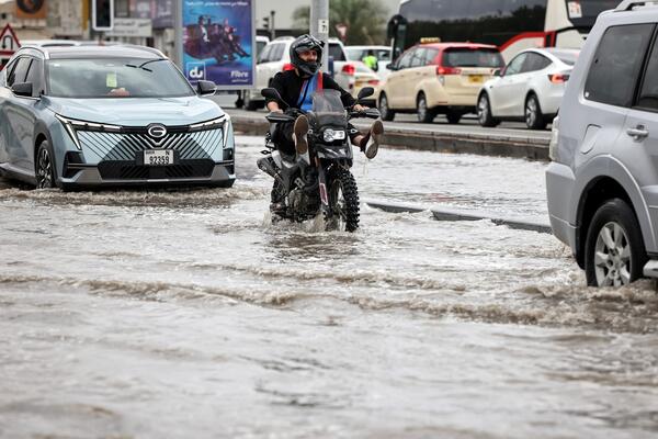 OVO NIJE VIĐENO 76 GODINA! Nevreme potopilo jedan od NAJSLUKSUZNIJIH GRADOVA SVETA, ljudima rečeno da ne... (VIDEO)