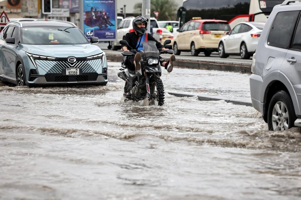 OVO NIJE VIĐENO 76 GODINA! Nevreme potopilo jedan od NAJSLUKSUZNIJIH GRADOVA SVETA, ljudima rečeno da ne... (VIDEO)