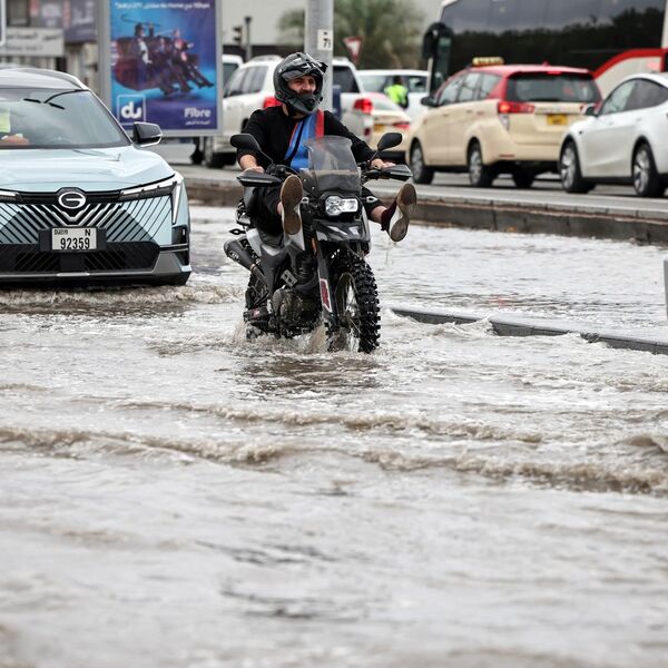 OVO NIJE VIĐENO 76 GODINA! Nevreme potopilo jedan od NAJSLUKSUZNIJIH GRADOVA SVETA, ljudima rečeno da ne... (VIDEO)