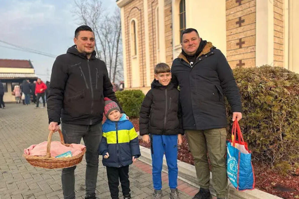 Ovako se u Čačku slavi Sveti Nikola! Braća Miletić sa sinovima došli da prekade slavski kolač, tradicija se čuva!