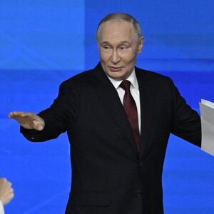 NOVINAR ZAPROSIO DEVOJKU PRED PUTINOM, pa ga pozvao na svadbu! Ovu reakciju morate da vidite! (VIDEO)