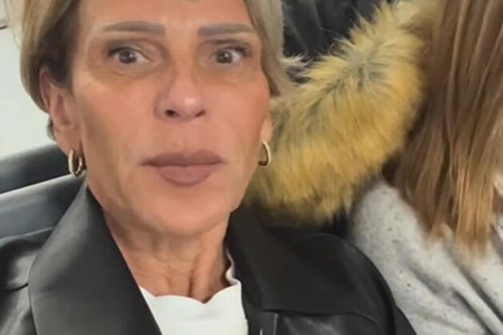 "NEKO JOJ JE DRŽAO GLAVU DOK..." Porodica pokušala da unese MRTVU BAKU U AVION, posadi rekli da joj NIJE DOBRO!