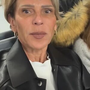 "NEKO JOJ JE DRŽAO GLAVU DOK..." Porodica pokušala da unese MRTVU BAKU U AVION, posadi rekli da joj NIJE DOBRO!