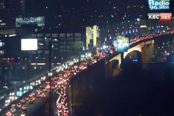 POPODNEVNI ŠPIC NAPRAVIO HAOS U BEOGRADU: Velike gužve na Nikoljdan, ovde je najkritičnije (FOTO)