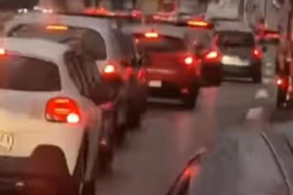 VOZAČI NAORUŽAJTE SE STRPLJENJEM: Kilometarske kolone na putu ka Nišu, ovakva se gužva ne pamti! (FOTO)