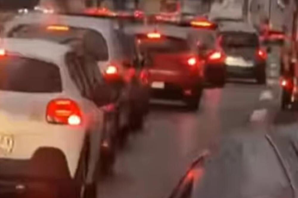 VOZAČI NAORUŽAJTE SE STRPLJENJEM: Kilometarske kolone na putu ka Nišu, ovakva se gužva ne pamti! (FOTO)