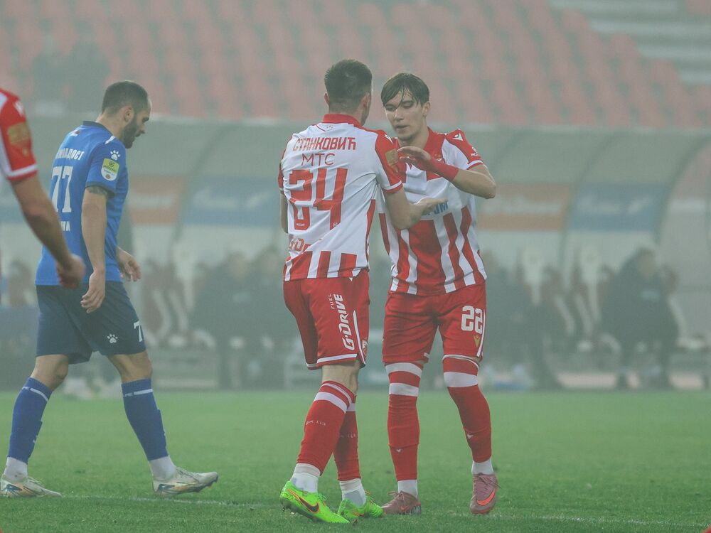 Slavlje Nikole Stankovića i Vasilija Kostova na utakmici Crvene zvezde i lučanske Mladosti