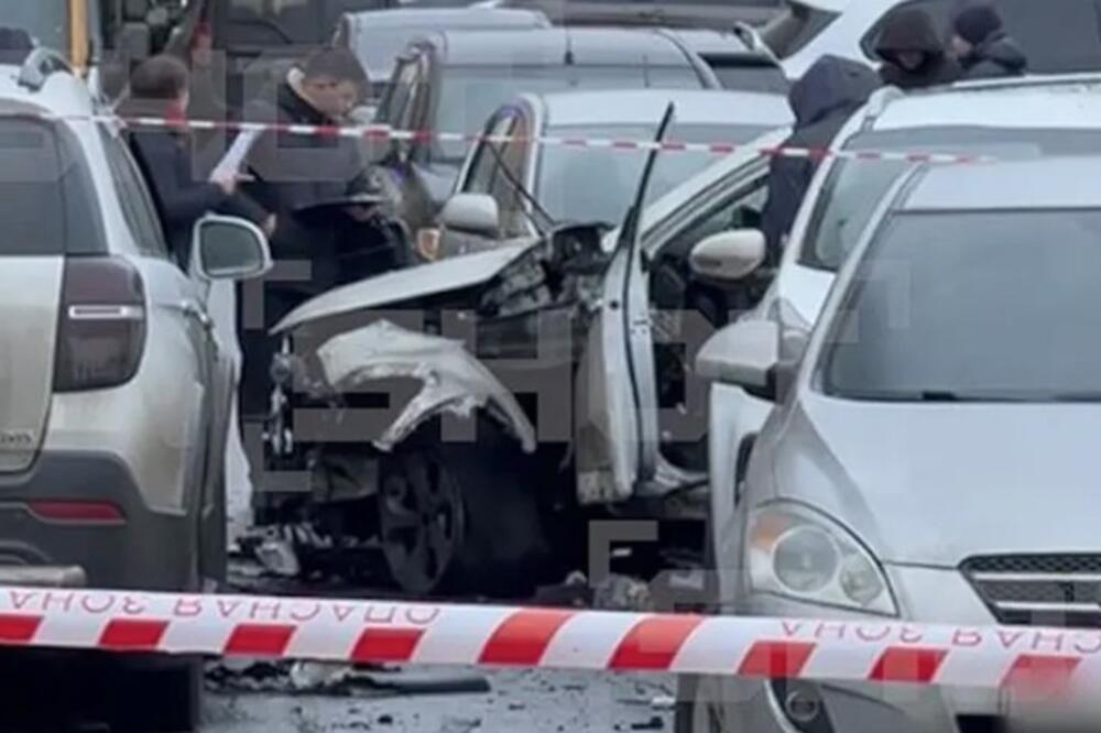 SNIMCI ATENTATA NA PUTINOVOG GENERALA: Razneli ga u automobilu, živ dočekao spasioce, pa preminuo u bolnici (VIDEO)