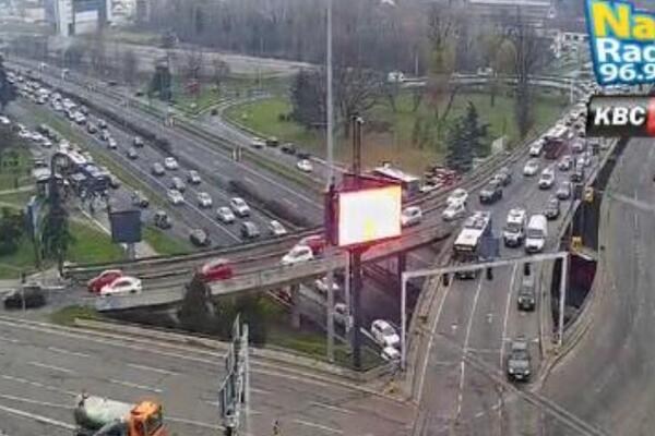 DA NE POVERUJETE! Nesvakidašnji prizori na ulicama Beograda - sigurno se pitate da li je DANAS PONEDELJAK (FOTO)