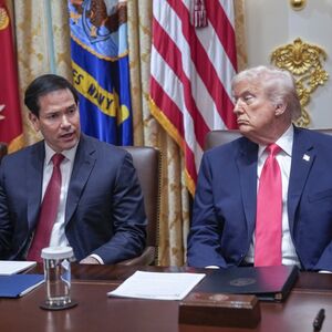 "KO JE STAVIO MARKA U KAŽNJENIČKI ĆOŠAK?" Fotografija Trampovog čoveka izazvala HAOS, planeta GLEDA I NE TREPĆE!