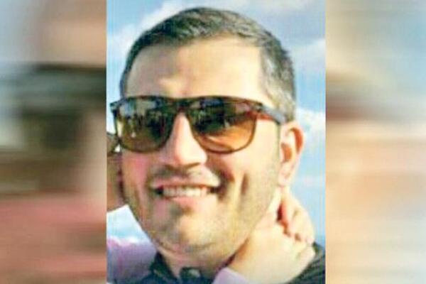 KAMERE SNIMILE SAČEKUŠU ZA VOĐU NAVIJAČA! Presreću mu automobil i "POČINJU DA GA REŠETAJU", rukama štitio glavu!